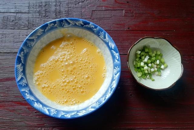 早餐不用出去买，用剩米饭加上它，十分钟做出诱人特色早餐