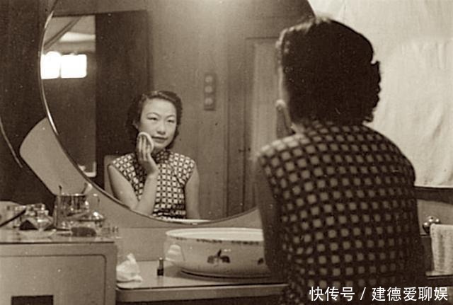 《月牙儿》:母亲沦为暗娼,女儿由最初的抗拒到加入其中