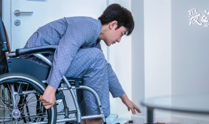 35岁贾乃亮终于有新剧要播,女主是元气