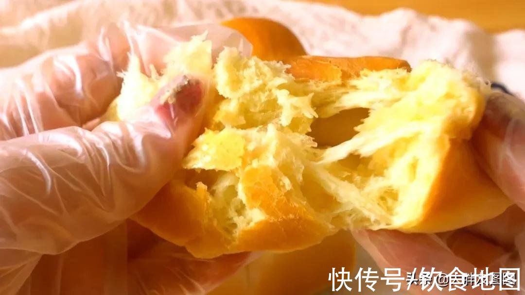 如棉花般柔软，软到让人不知所措的糖心小面包，撕开之后馋哭