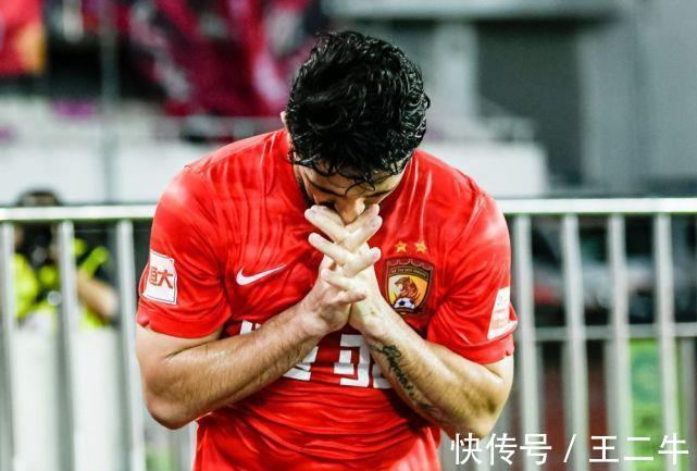 名嘴|洛国富遭大V狠批!央视名嘴:矫情的巴西大爷,1名记建议国足开除