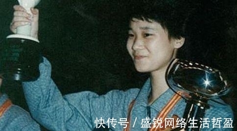 运动员|烟酒不离身的乒坛一姐,曾拿下59块女乒金牌,二婚后被宠成少女