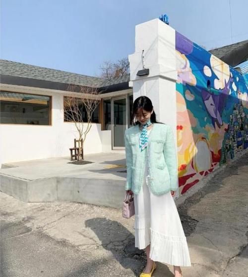 开春的薄外套，这4件一定要买，百搭还特显气质