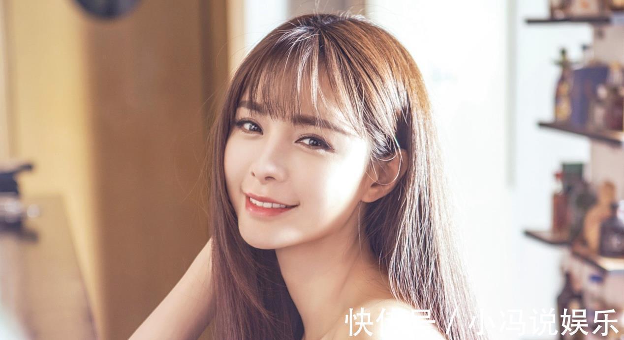 芒果tv|沈梦辰被偶遇，原相机下打扮低调肤色黑，拍摄者赞她真人又瘦又美