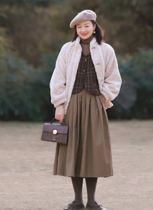 半身裙|今年流行可盐可甜的羊羔毛外套,学时髦精这样搭,美得惊艳!