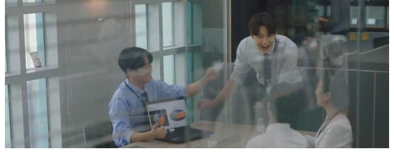 《海岸村恰恰恰》金宣虎申敏儿上演求婚接力,暖心角色领便当引爆泪腺