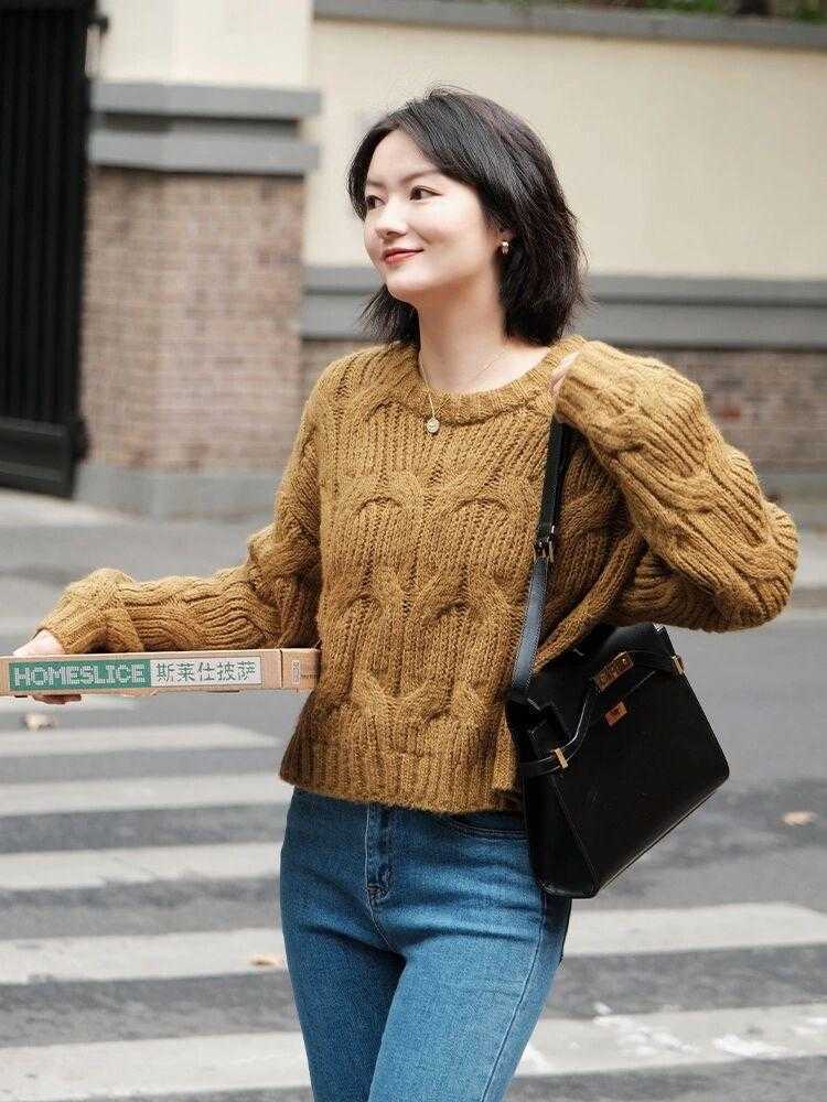 半身裙 冬天毛衣穿不出高级感?不妨试试这些搭配方式,日常实用又百搭