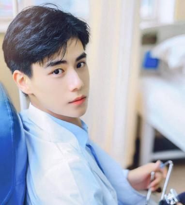 “最火”藝人排名大換血：楊紫僅第6，王炸姐弟齊進前三，榜首不可撼動！