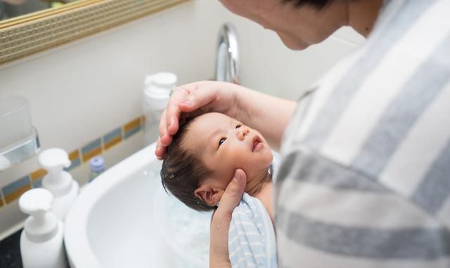 金牌月嫂传经：新生儿身上有几处不要经常洗，反而容易洗出一身病