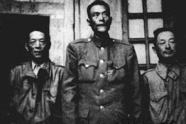 大洋|我军排长给一厨子两大洋,并让他赶快回家,没想到他是国军副司令