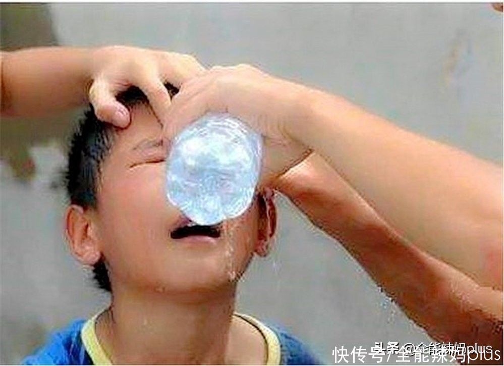 化学干燥剂|4岁儿子误吃干燥剂,妈妈关键2步救娃一命,医生:多读书真好