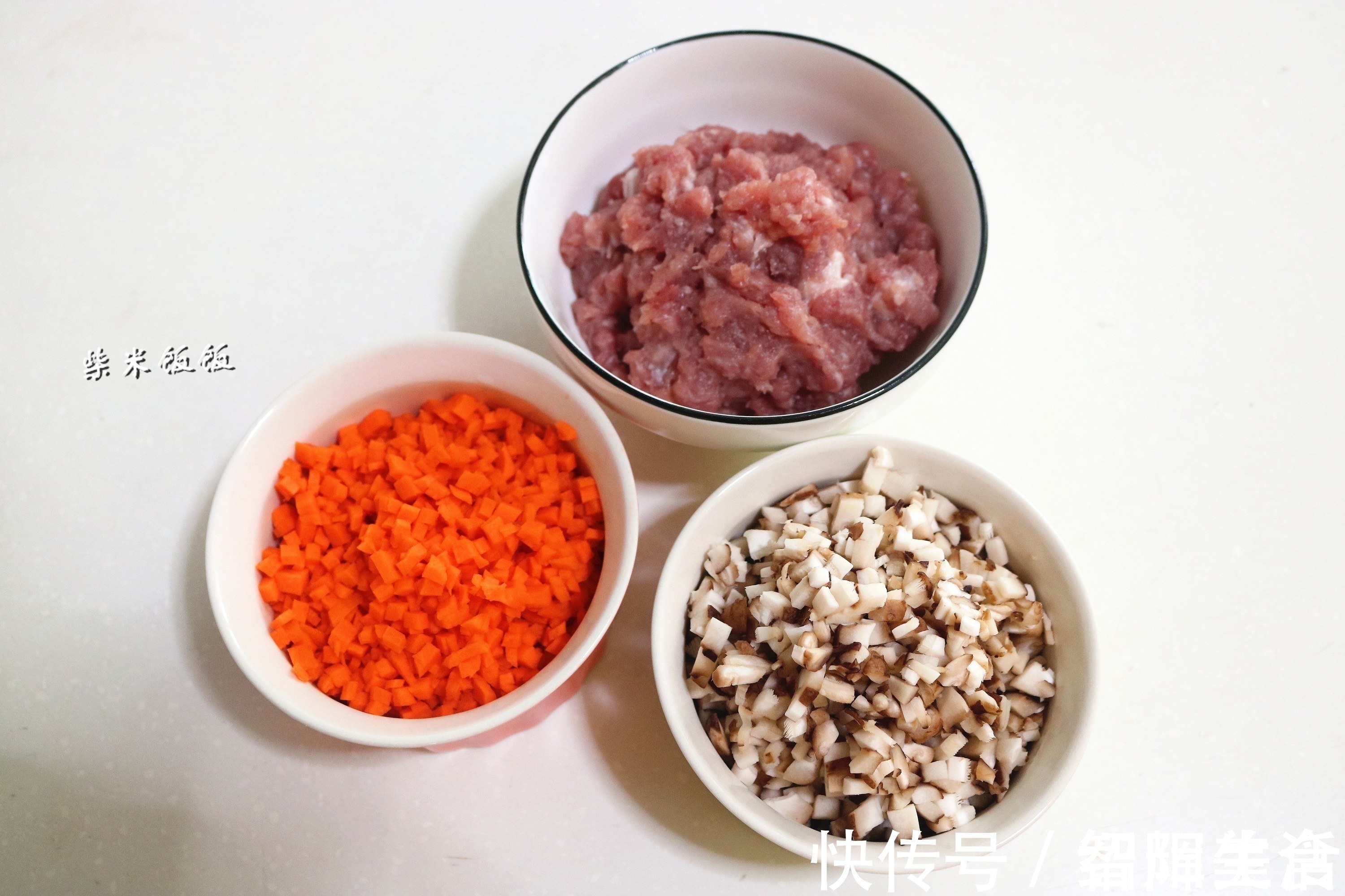 糯米|我家吃烧麦从不买,这做法简单,捏一捏10分钟出锅,4个不够吃