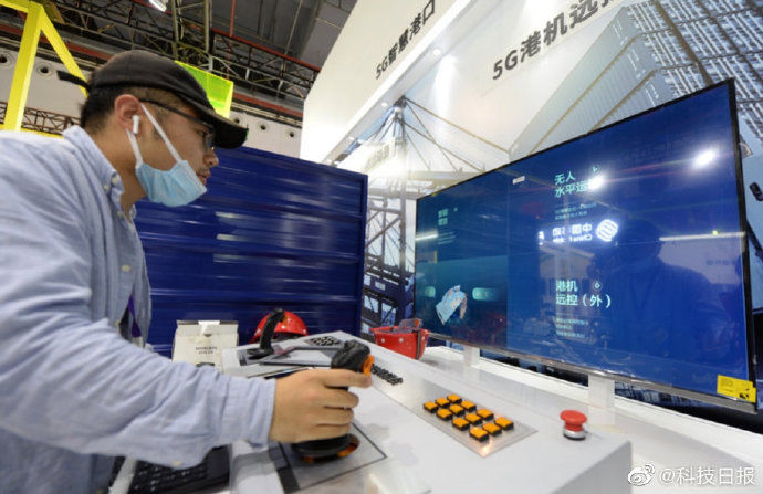 设备|“千里之外”不是问题，工人使用5G网络远程控制设备