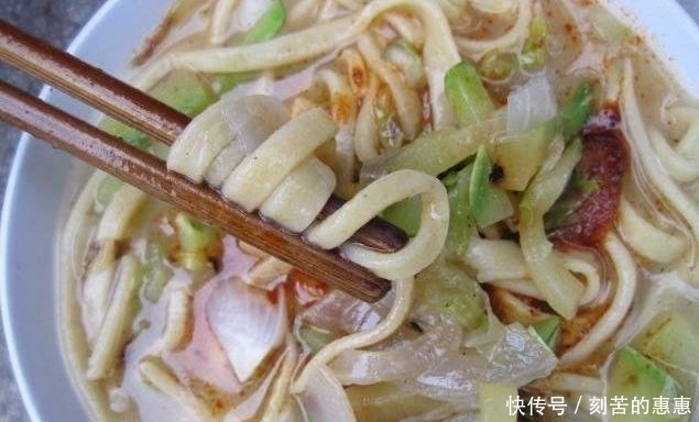 避开|去吃麻辣烫,避开4种食物不拿,老板一瞧就知道你是懂行的