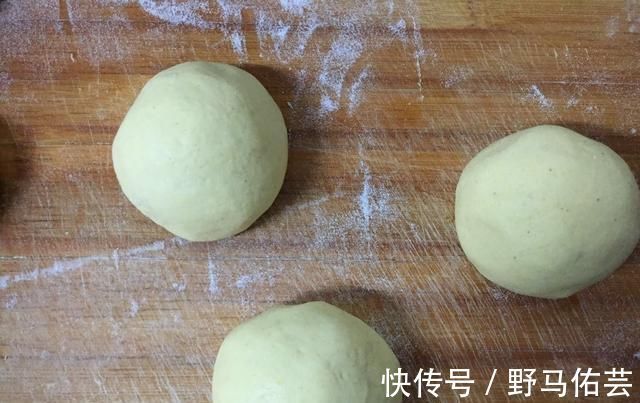 玉米面你最想不到的做法,比蒸馒头简单,像面包一样暄软好吃