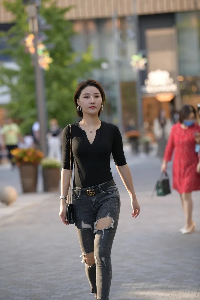 时髦 个性十足又养眼的穿搭,营造飒爽别致的风格,时髦又有型