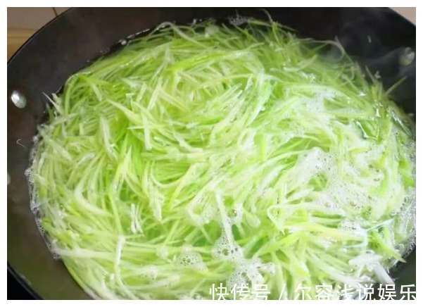 粉条|素包子馅不会调?教你一招,比肉包子还解馋,一口气可以吃5个