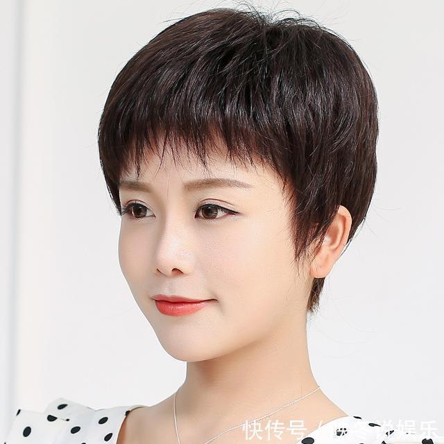 假发|四十多岁的女人别瞎烫头,搞不好太老气,这6款发型让你年轻十岁