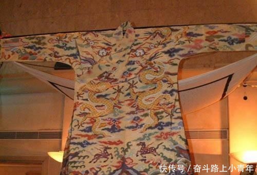 乾隆皇帝|乾隆皇帝的裹尸布到底经历了什么三年间,从9万元变成1.3亿