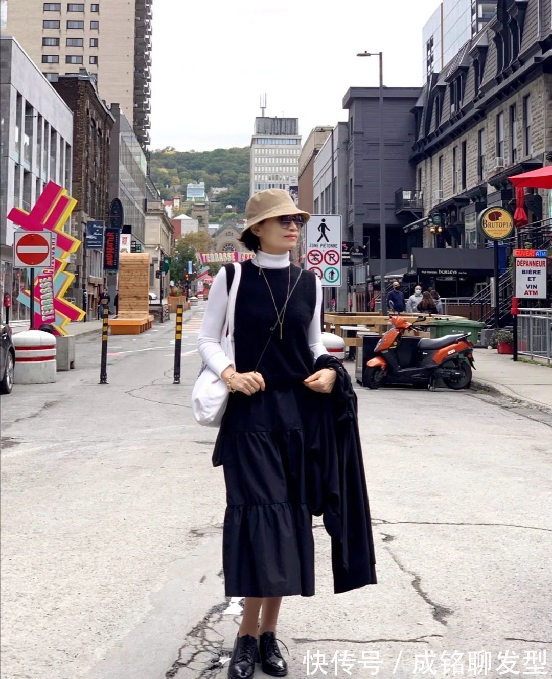 小马甲|五十多岁的女人穿衣别太花,记好三个穿衣技巧,没有高颜值也优雅