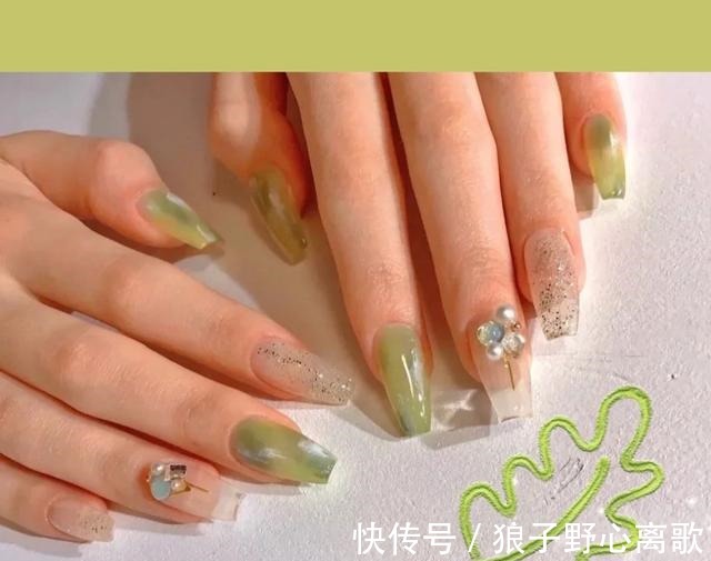 甲片|夏日漫画感透色美甲,色彩搭配很清爽,谁见谁不爱呢!