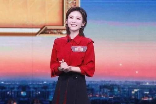 蔡紫和央视全新节目风格契合，受邀担任主持人，冠军没白拿
