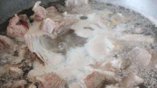 羊肉|炖羊肉汤，别放太多料，只需2样，牢记4点，羊汤香浓又美味