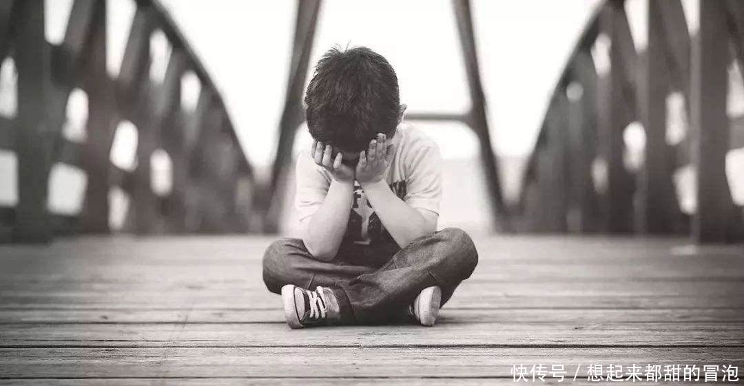 检查|6岁女孩逛超市，衣服鼓囊被怀疑偷东西，店员检查后忍不住落泪