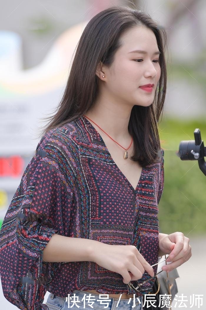 民族风撞上炎炎高温,配上夏日短裤,人们眼前一亮