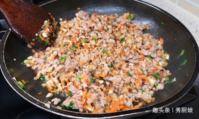 儿子迷上此面食,三天两头吃一次,不发面不烫面,上桌瞬间就扫光
