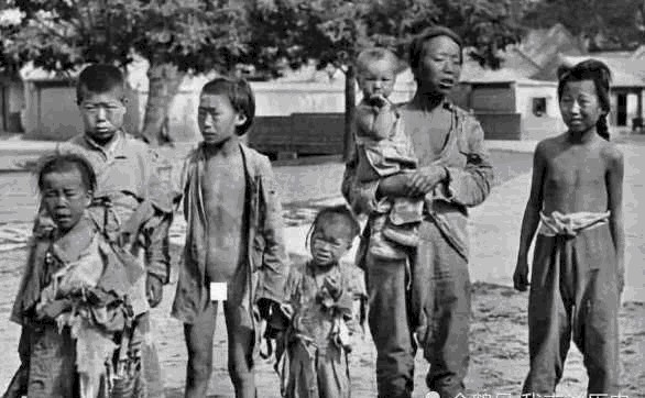 穷人|清朝最真实的生活场景,富人妻妾成群,穷人衣不蔽体