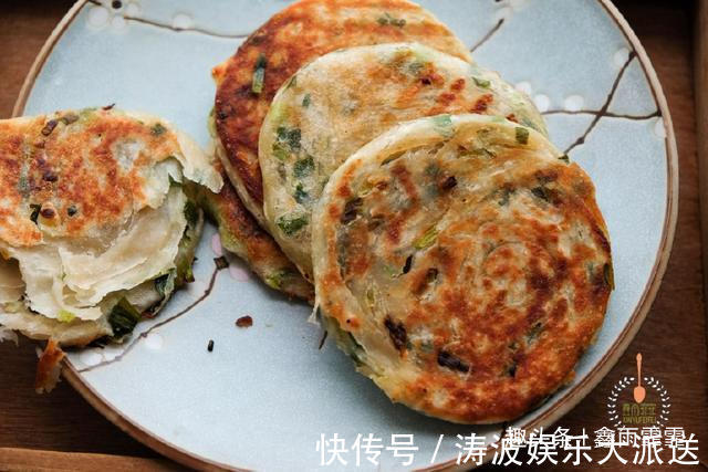 面团|葱油饼最好吃的做法,又香又软,一分钟一个,看看你喜欢吃不