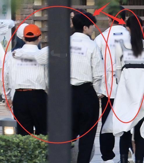 何穗|蔡徐坤录制跑男时，全程只拉着一个女生，看清是谁后粉丝彻底酸了