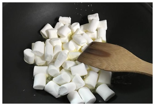 一吃就上瘾的网红小零食，一口锅30分钟搞定，学会再也不用去买