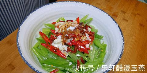 芹菜|芹菜这样做,太招人喜欢了,一焯水,一炝拌,爽脆开胃特好吃
