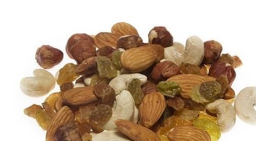 葡萄干|孕期,孕妇尽量多吃4种“零食”,或许对母子都好