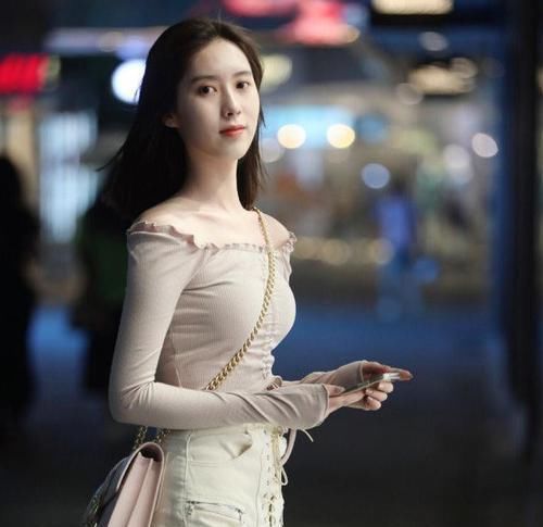 小姐姐|夏日穿搭偏爱短裤,休闲舒适又减龄,让你轻松展现时尚美