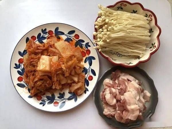 五花肉放点“它”，瞬间好吃10倍，含钙量是黄瓜的5倍！