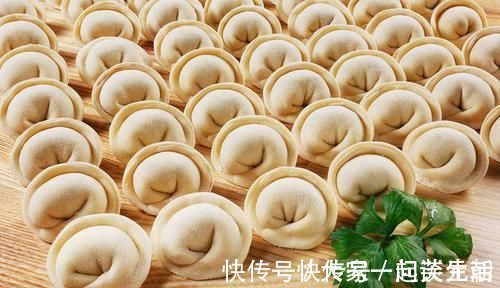速冻水饺|煮水饺有2个“坑”,用正确的方法煮饺子,煮的饺子不粘也不破皮
