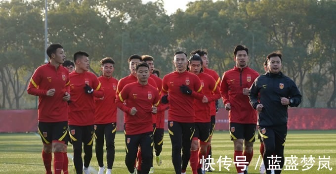 国足|不着急!李霄鹏1安排让人看不懂是艺高人胆大还是跟国际接轨!