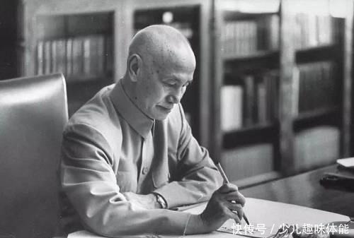 秘书|中国宣布首颗原子弹爆炸成功,蒋介石有何反应贴身秘书给出答案