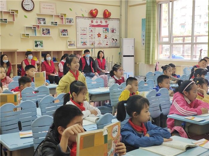 体验小学一日课程 凤凰路小学迎来校园开放日