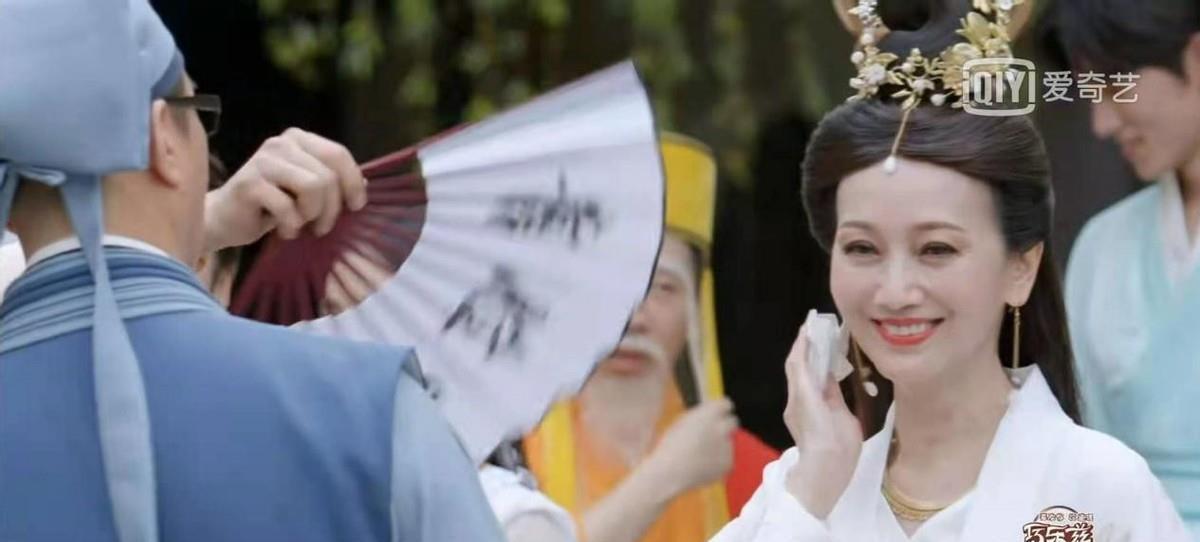 巨星|67岁赵雅芝诠释何为巨星!她一出场所有人都黯淡,黄子韬也变乖巧