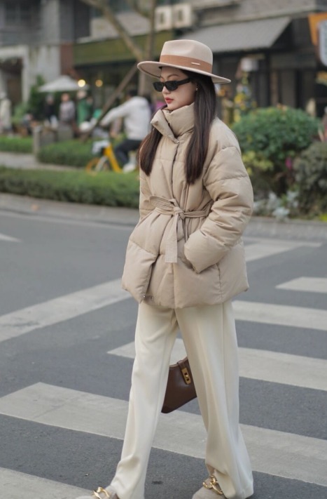 半身裙 羽绒服怎么穿更好看?看看这几个穿搭技巧,让你轻松美出新高度