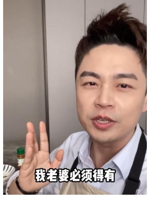 主持人沈濤制作“烤香腸花束”為妻子送上，網(wǎng)友：這狗糧吃飽了