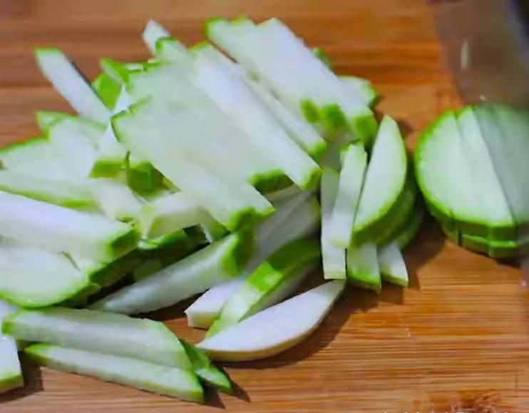 腌萝卜干的季节到了,香辣爽脆,做法简单,放一年也不怕坏