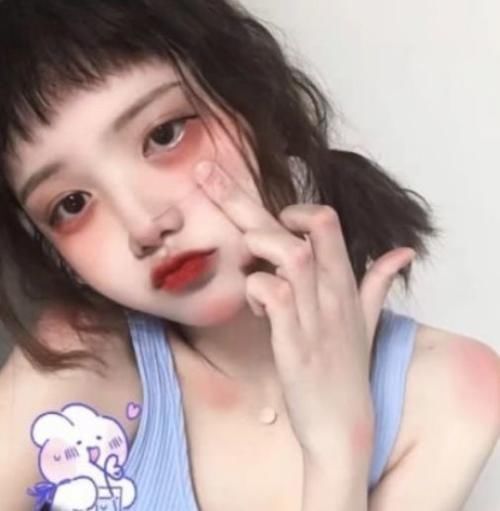 特征|“越长越丑”的女生,多数会有这“3个特征”,全不中是个“幸运女孩”