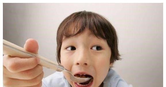 脾胃|爱积食的娃是因面条吃多了?医生:给娃消积食,4种食物或要少吃