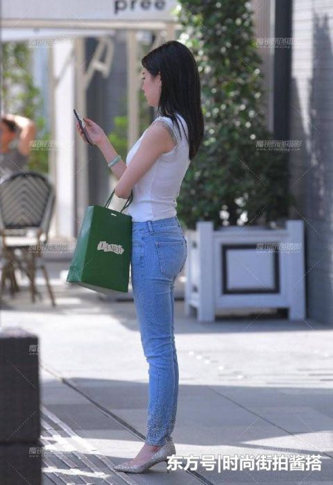 和高跟鞋相配的,不仅仅只有裙子,你们难道忘记牛仔裤了吗