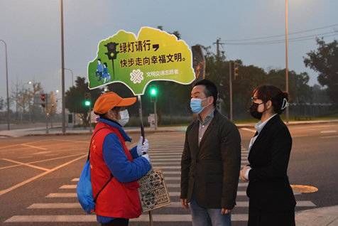 刘秋凤|暖心又暖胃！天府总部商务区推出首家“志愿者能量补给站”